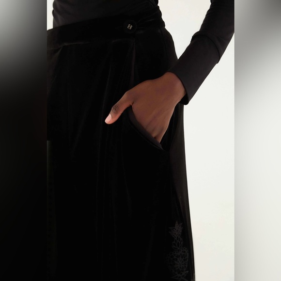 FARM RIO Black Artichoke Heart Richelieu Pants - Picture 4 of 5